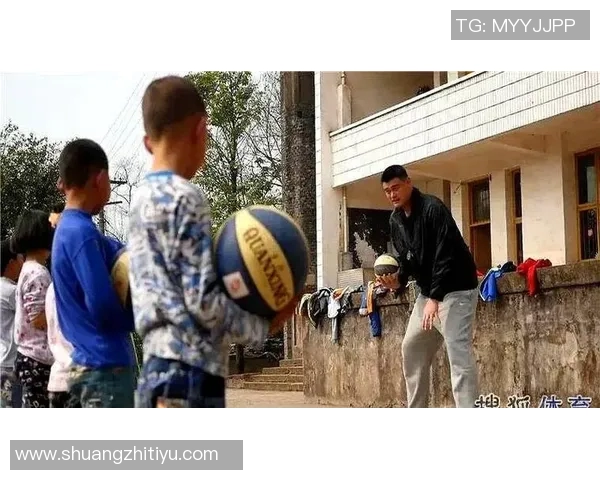 姚明半场运球展现篮球技巧与身高优势的完美结合