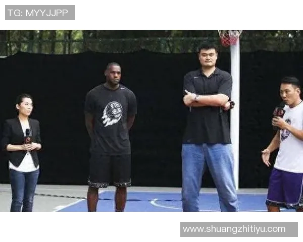 姚明与詹姆斯的友谊与篮球传奇交织的故事探讨 姚明与詹姆斯的友谊与篮球传奇交织的故事探讨