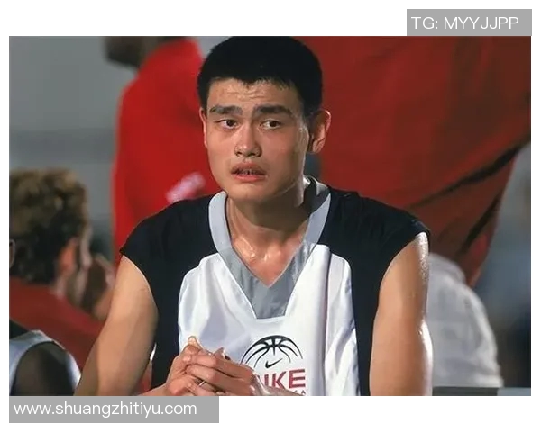 姚明身高揭秘：这位篮球巨星究竟有多高让人惊叹不已